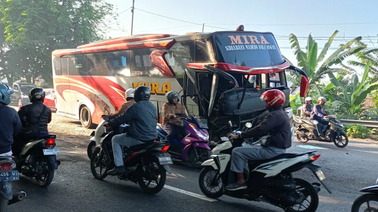 Kecelakaan Maut Bus Mira, Sopir Innova Tewas Seketika