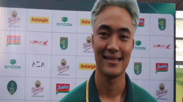 Dua Musim Lagi Bersama Persebaya, Ernando Ari Siap Beri yang Terbaik