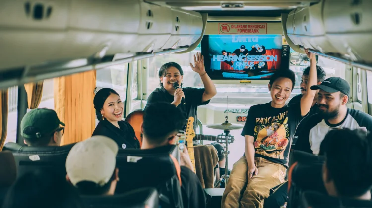 LORRA Pilih Hearing on Bus untuk Perkenalkan Single Baru