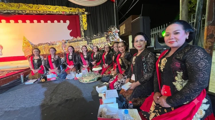 Pergelaran Wayang Kulit 10 Dalang di Surabaya Sukses Pukau Ribuan Penonton