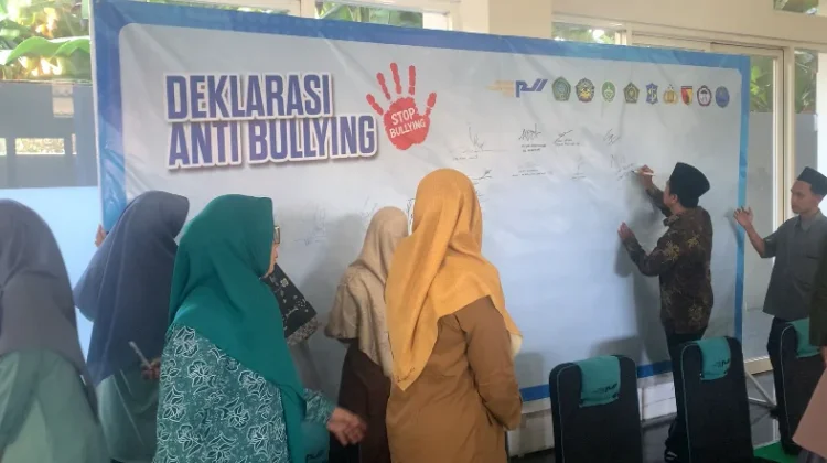MA Alif Laam Miim Surabaya Dorong MPLS Ramah melalui Deklarasi Anti Bullying