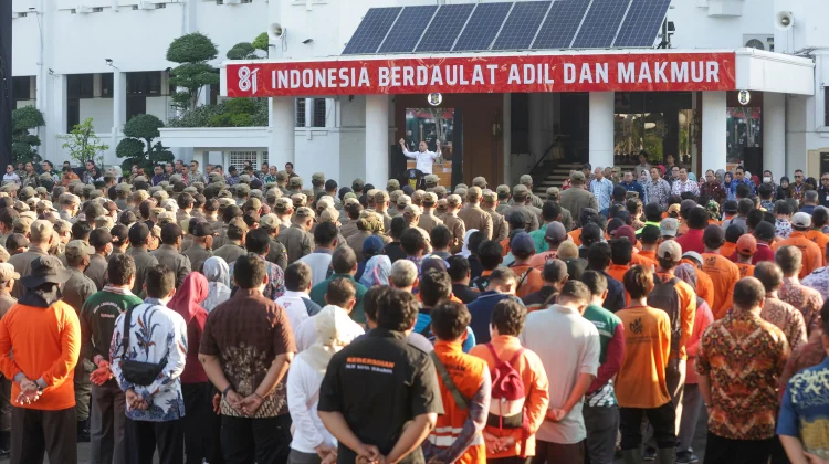 Wali Kota Eri Minta Jajaran Pemkot Surabaya Percepat Tuntaskan Aduan Warga