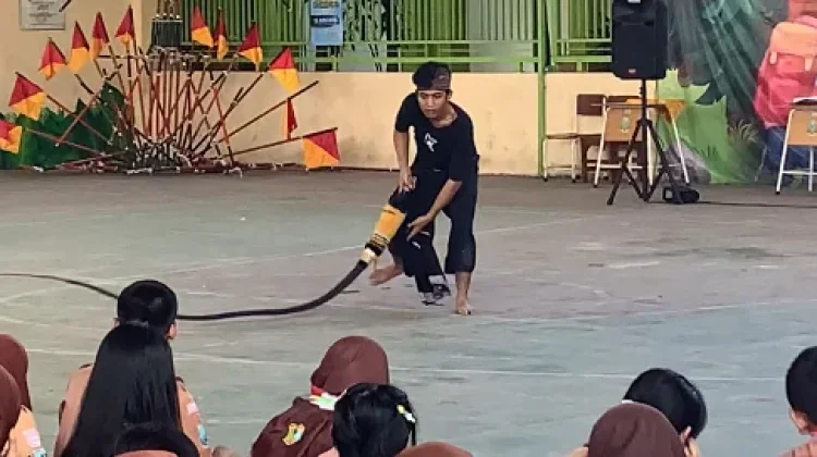 Hari Terakhir MPLS, SMKN 1 Surabaya Menampilkan Siswa Penari Inklusi