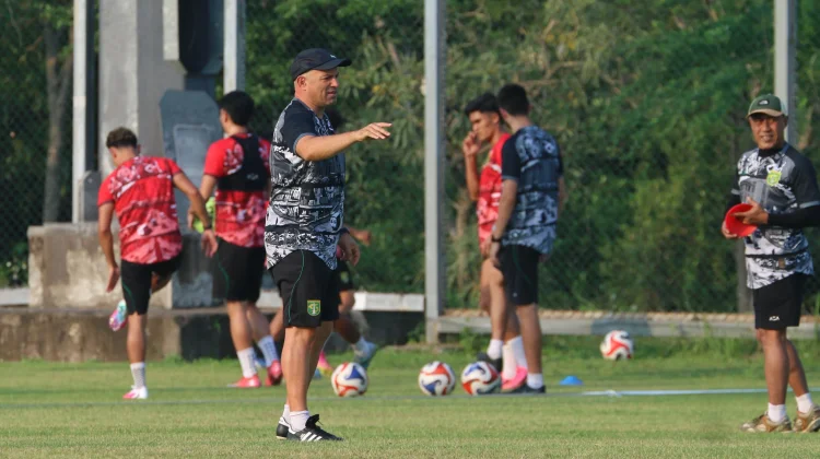 Bernardo Tavares Coba Racikan Baru Persebaya saat Hadapi PSIS