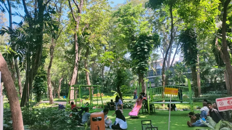 Taman Flora, Wisata Gratis Favorit Keluarga