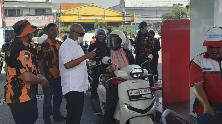 Ormas di Sidoarjo Bagikan Kupon BBM Non Subsidi Gratis