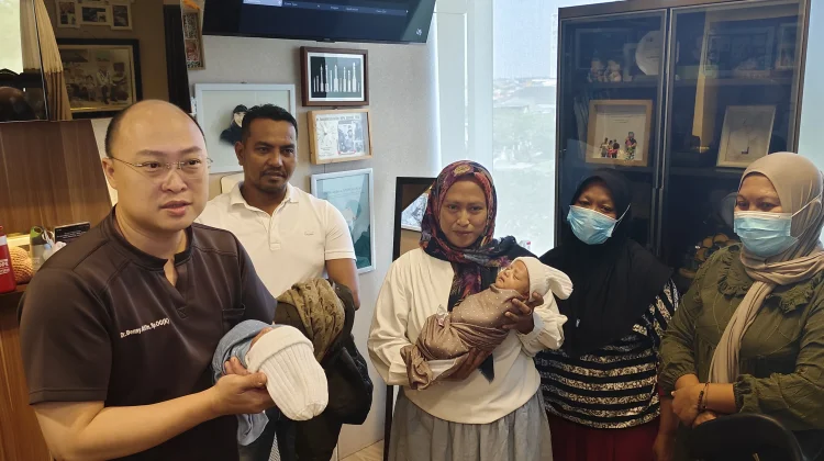 Penantian 22 Tahun Berbuah Manis, Pasutri Sumenep Dikaruniai Bayi Kembar