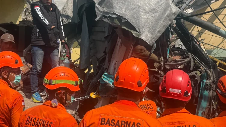 Sopir Truk Terjepit di Gempol Masih Tunjukkan Tanda Kehidupan
