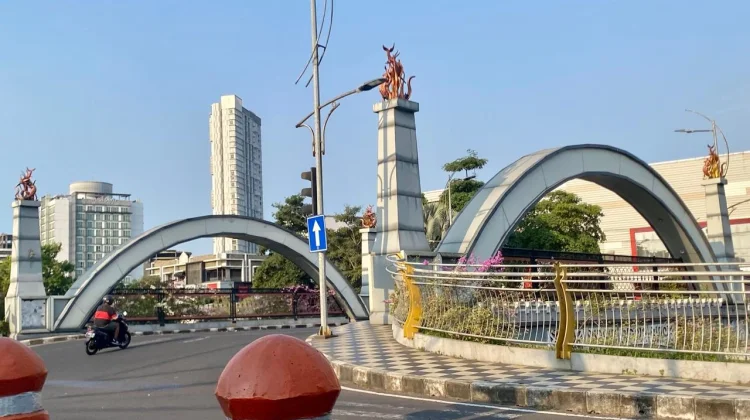 Menelusuri Jembatan Ujung Galuh: Ikon Penghubung Bersejarah di Kota Surabaya