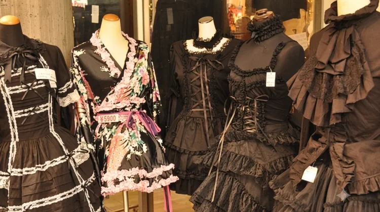 Gothic Lolita Tampilkan Elegansi lewat Fesyen Jalanan Jepang Modern