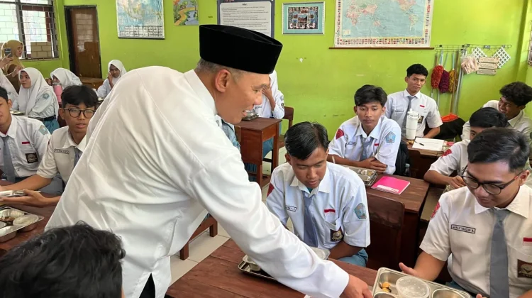 Guru Sidoarjo Mulai Nikmati Program Makan Bergizi Gratis