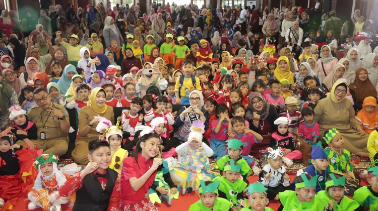 Peringati HAN 2026, Pemkot Surabaya Perkuat Peran Orang Tua dalam Pengasuhan Anak