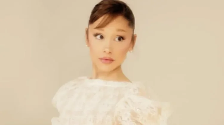 Ariana Tuntut Peretas yang Bocorkan Lagu-lagunya