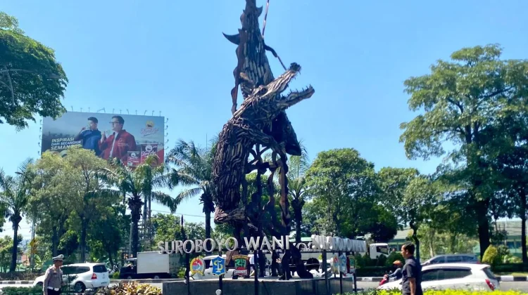 Unik dan Penuh Edukasi, Monumen Suroboyo Wani Dari Knalpot Brong Simbol Ketertiban