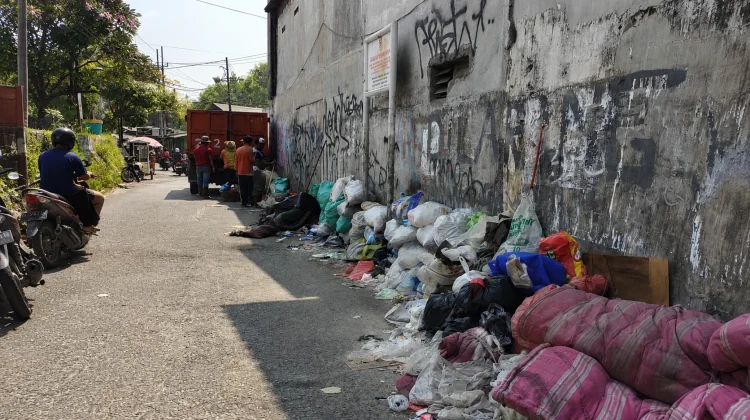Halo RRI: Tumpukan Sampah di Pakis Dibersihkan usai Aduan Warga
