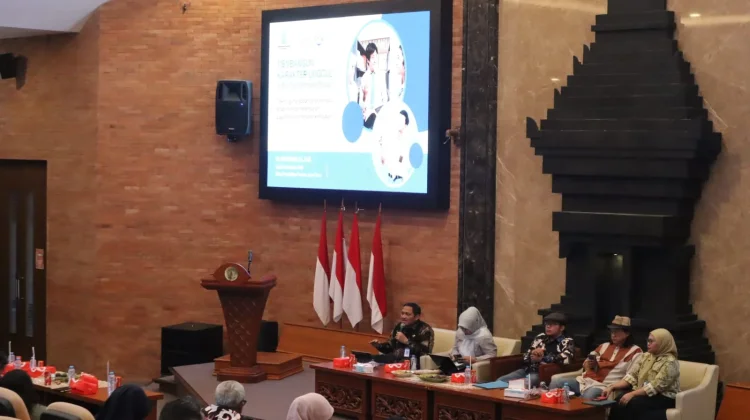 UWKS Ajak Generasi Muda Bijak Bermedia lewat Seminar Literasi Nasional