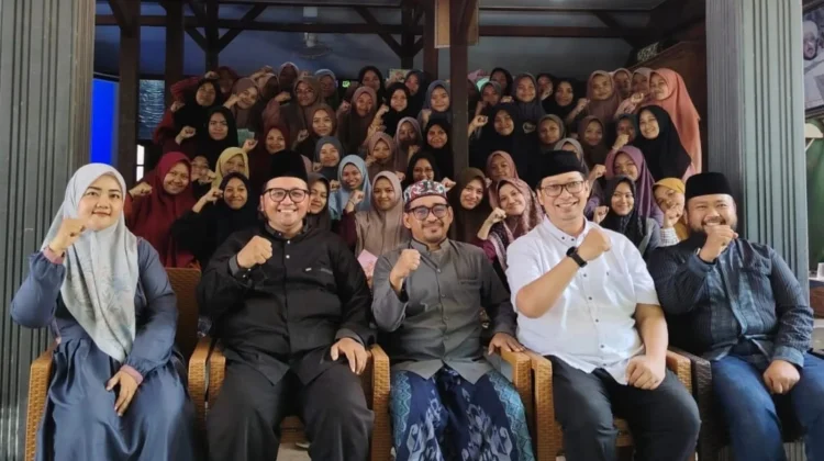 Santriwati Ar Rowiyah Antusias Ikuti Pelatihan Public Speaking PERSIARI