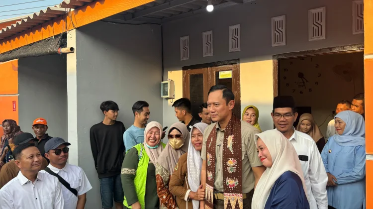 AHY Resmikan Permukiman Pengentasan Kawasan Kumuh Terpadu di Gresik