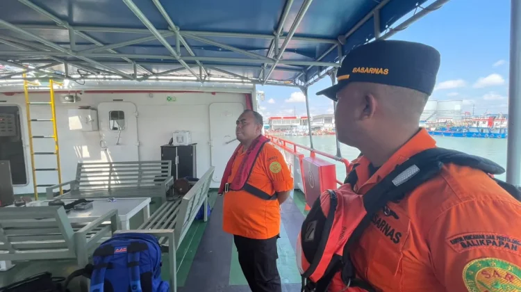 Detik-detik Evakuasi KMP Mutiara Santosa 2 Terbakar di Madura