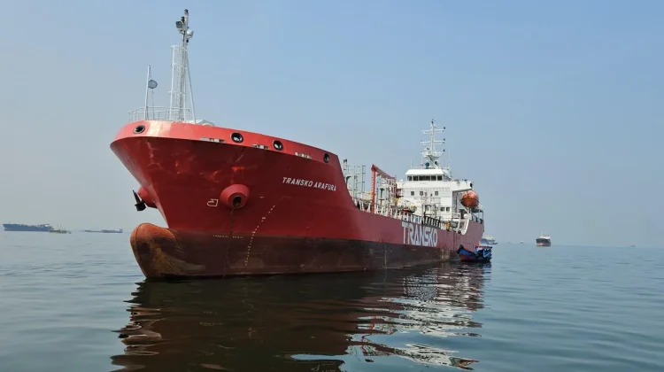 Kapal Pertamina MT Transko Arafura Selamatkan 17 Korban KMP Mutiara Sentosa 2