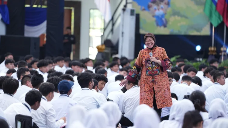 Risma Tanamkan Mental Pejuang kepada Mahasiswa ITS