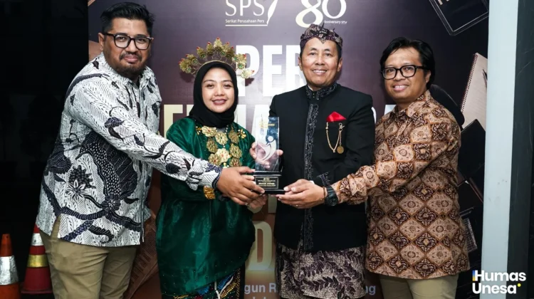 Strategi Komunikasi Unesa Antar Raih Penghargaan Nasional