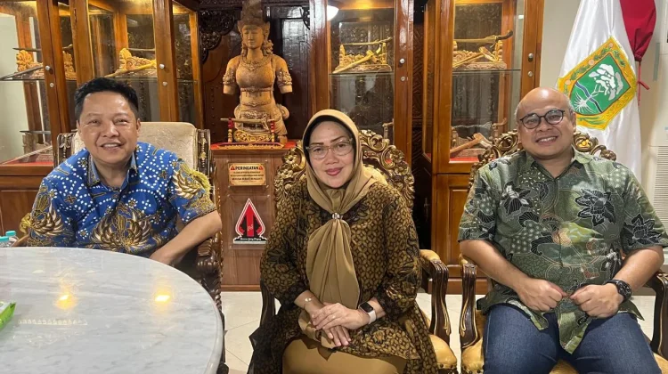 SMPN 1 Surabaya Jalani Sparing Mojokerto