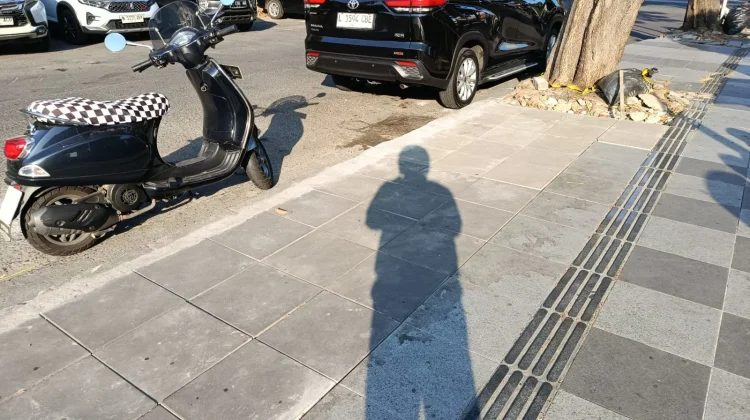 Halo RRI Jembatani Perbaikan Trotoar Jalan Gubeng