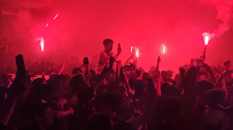 Euforia Persebaya Juara, Bonek Lakukan Konvoi di Jalan