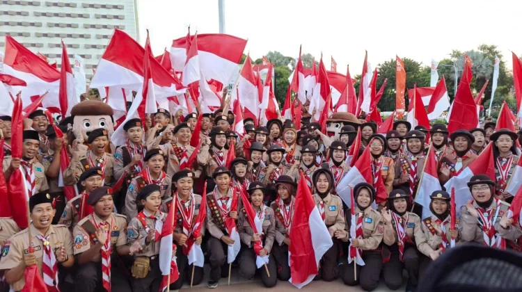 Gubernur Khofifah Lepas Kontingen Pramuka Jatim menuju Jambore Nasional XII