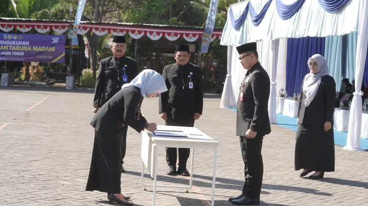 Kadindik Jatim Lantik Iva Evry Robiyansah sebagai Kepala SMAN Taruna Madani