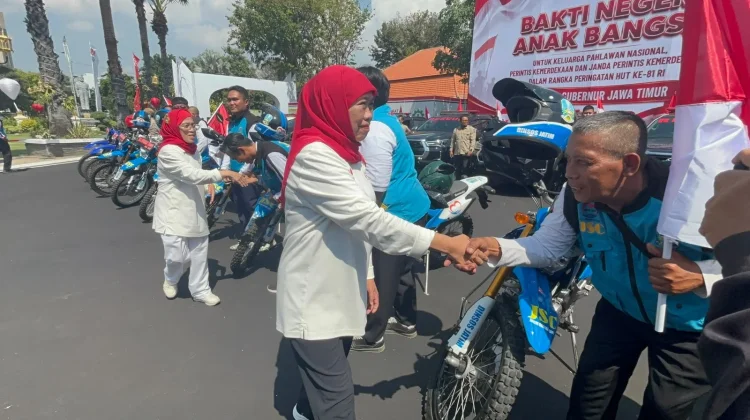 Pemprov Jatim Salurkan Bingkisan Bagi Pejuang Kemerdekaan dan Keluarga