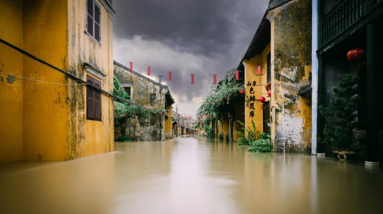 BMKG Peringatkan Potensi Banjir Rob di Pesisir Jawa Timur