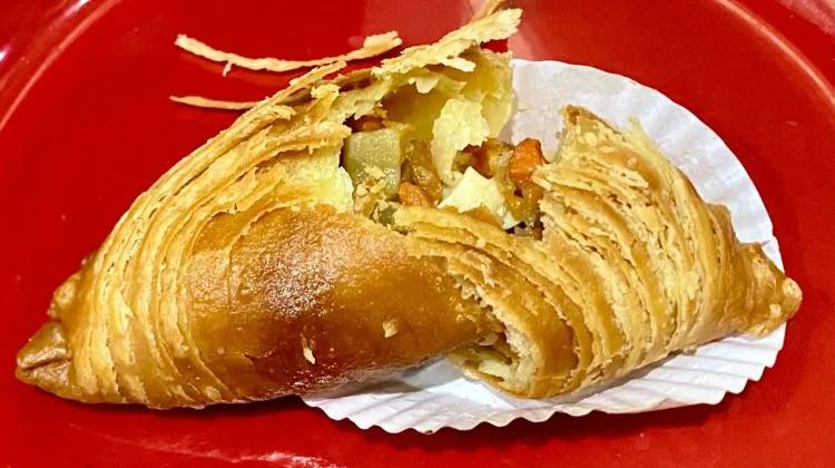 Sensasi Renyah Malaysia: Inovasi Pastel Kulit Karipap ala Tiara Ayuningtyas