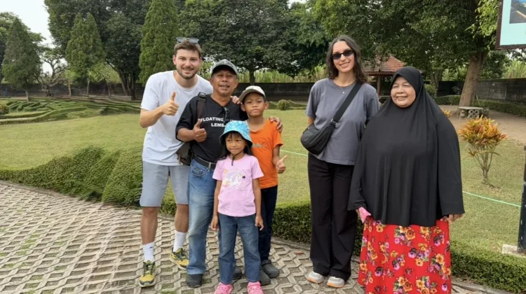 Wisata Candi Tikus Tarik Minat Turis Perancis Pelajari Sejarah Indonesia