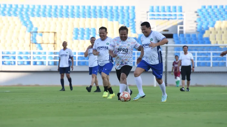 Laga Sepak Bola Jadi Cara Subandi Perkuat Sinergi dengan DPRD