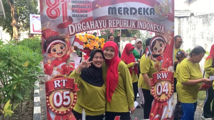 Warga Surabaya Jual Sampah Biayai Acara Agustusan