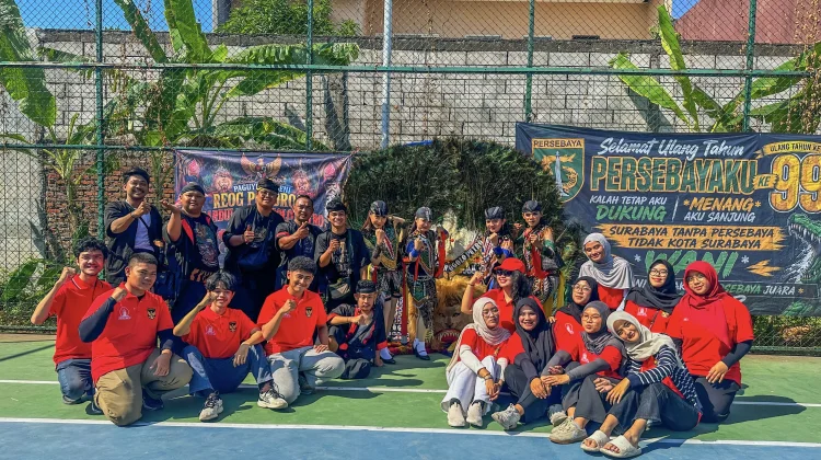 Warga Penjaringan Sari Rayakan Kemerdekaan Bersama Reog