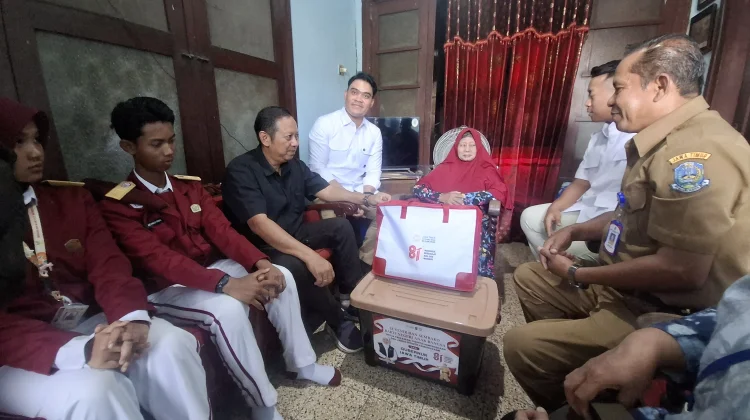 DPRD Jatim Bersama Bakti Negeri Anak Bangsa Kunjungi Janda Perintis Kemerdekaan