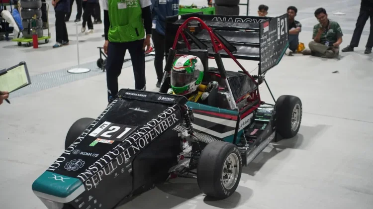 Anargya ITS Borong Tiga Gelar di FSAE Japan 2026