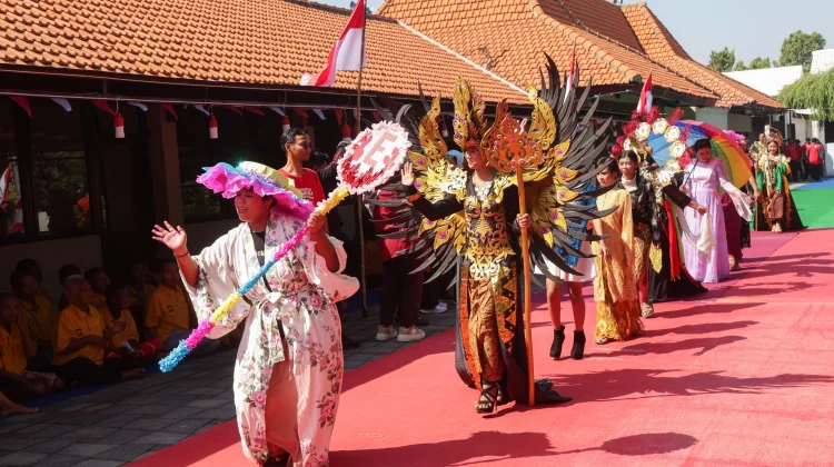 Penghuni Liponsos Keputih Adu Kreativitas Rayakan HUT RI