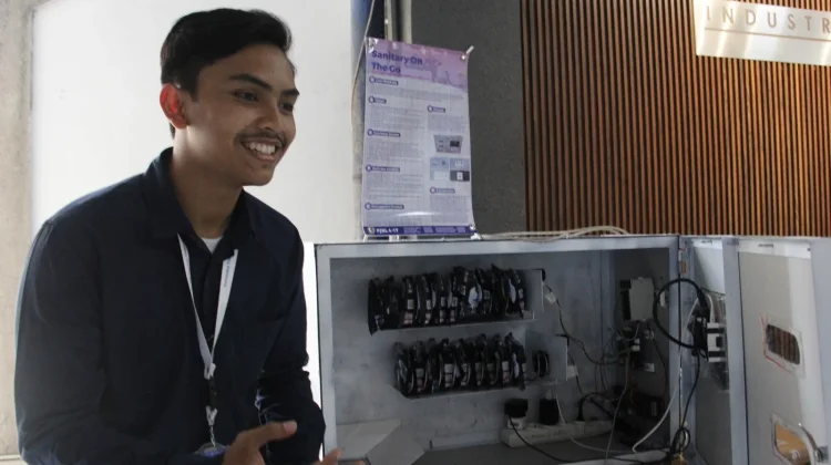 Mahasiswa ITS Kembangkan Mesin Pembalut Otomatis Berbasis IoT
