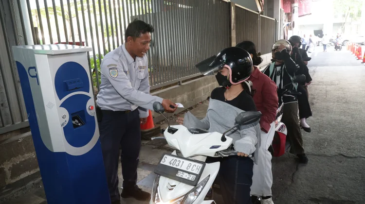 Pemkot Surabaya Terapkan Parkir Portal Non Tunai di Tunjungan Romansa