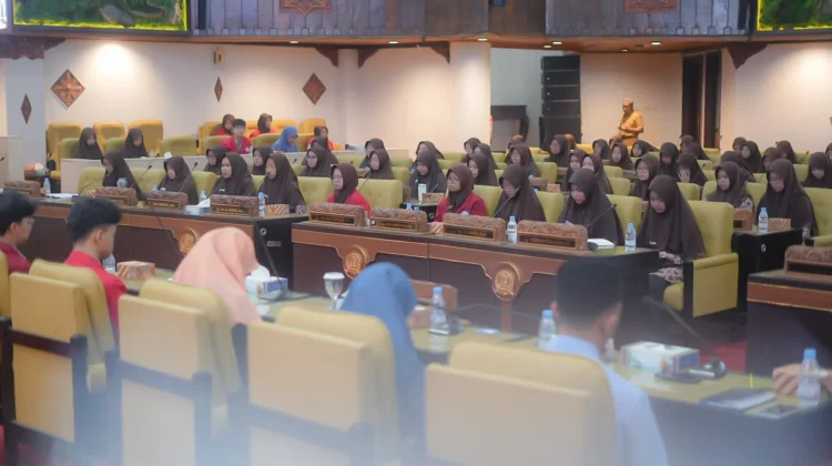 Mau Tahu Banyak, Siswa SMA Al Uswah Tanya MBG ke Anggota Dewan
