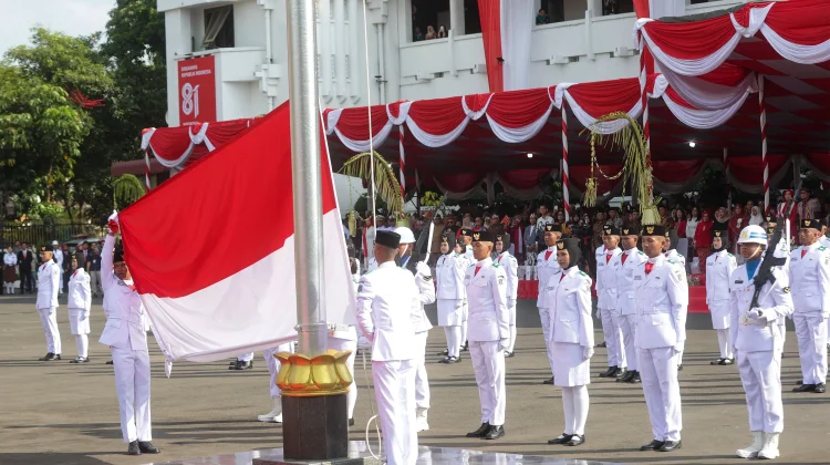 Upacara HUT ke-81 RI di Surabaya, Wali Kota Eri Dorong Pemuda Aktif Jaga Kemerdekaan