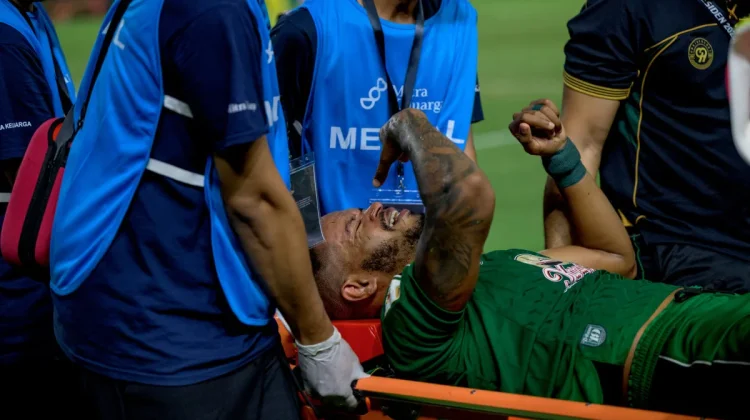 Persebaya Waspada Pemulihan Cedera Alex Martins