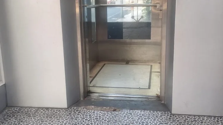 Lift JPO Depan RRI Sempat Gangguan, Warga Minta Perawatan