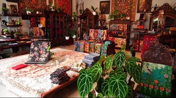 Napas Canting dari Batu: Melintasi Ujian, Menembus Pasar Dunia