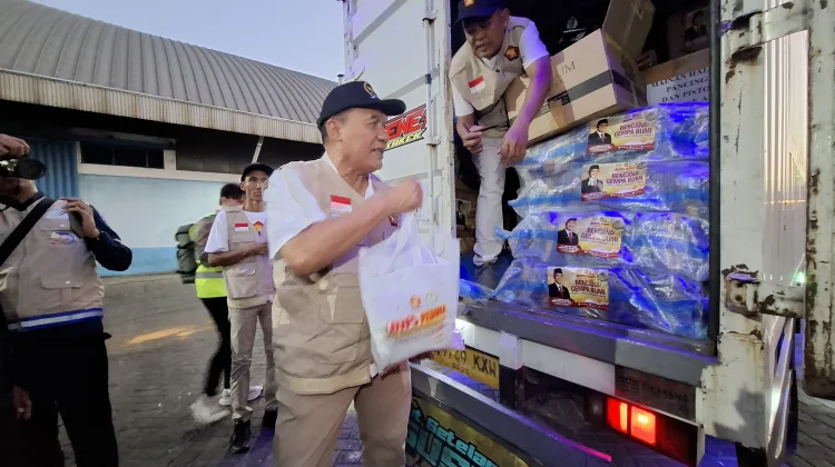 Anggota DPR RI dan Gapasdap Kirim 12 Truk Bantuan Kemanusiaan bagi Korban Gempa NTT