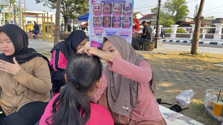 Face Painting Jadi Tren Baru Meriahkan Alun-Alun Pacitan